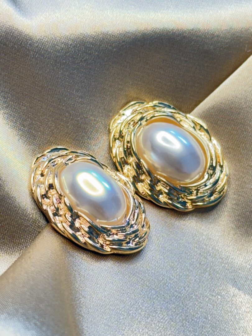 UHANI CLIP-ON SHINY- GOLD/PERLA